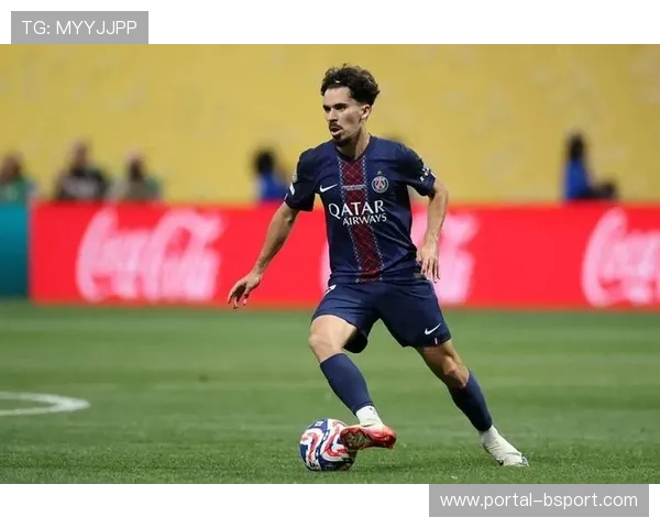 葡萄牙帮维蒂尼亚社媒晒合影，庆祝巴黎超级杯夺冠